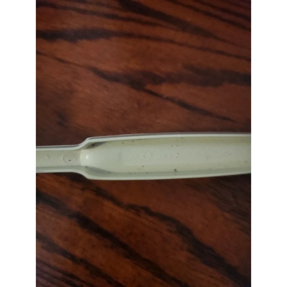 Vintage Ecko Plastic Pasta Slotted Spaghetti Spoon‎ USA. Off White